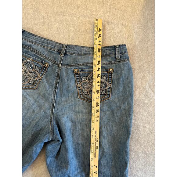 C est 1946 Denim Capri Jeans Women's size 16 Blue Medium Wash Stretchy Comfy - Picture 11 of 15